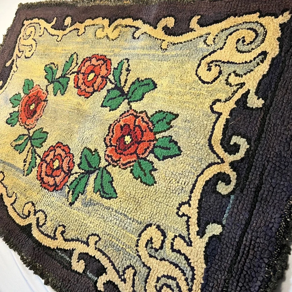 Vintage Hand Hooked Floral Rug | 40